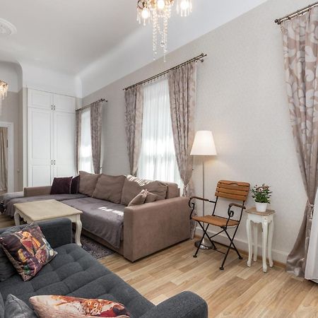 Elegant Apartment In Historical Centre & Free Locked Parking Riga Exterior foto