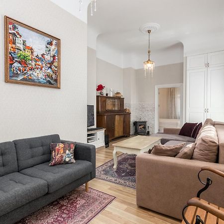 Elegant Apartment In Historical Centre & Free Locked Parking Riga Exterior foto