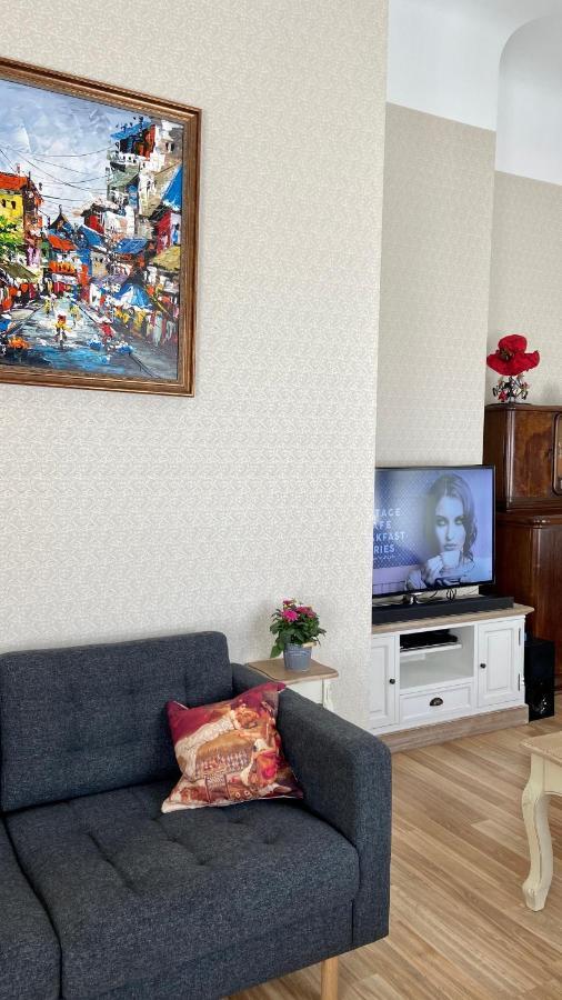 Elegant Apartment In Historical Centre & Free Locked Parking Riga Exterior foto