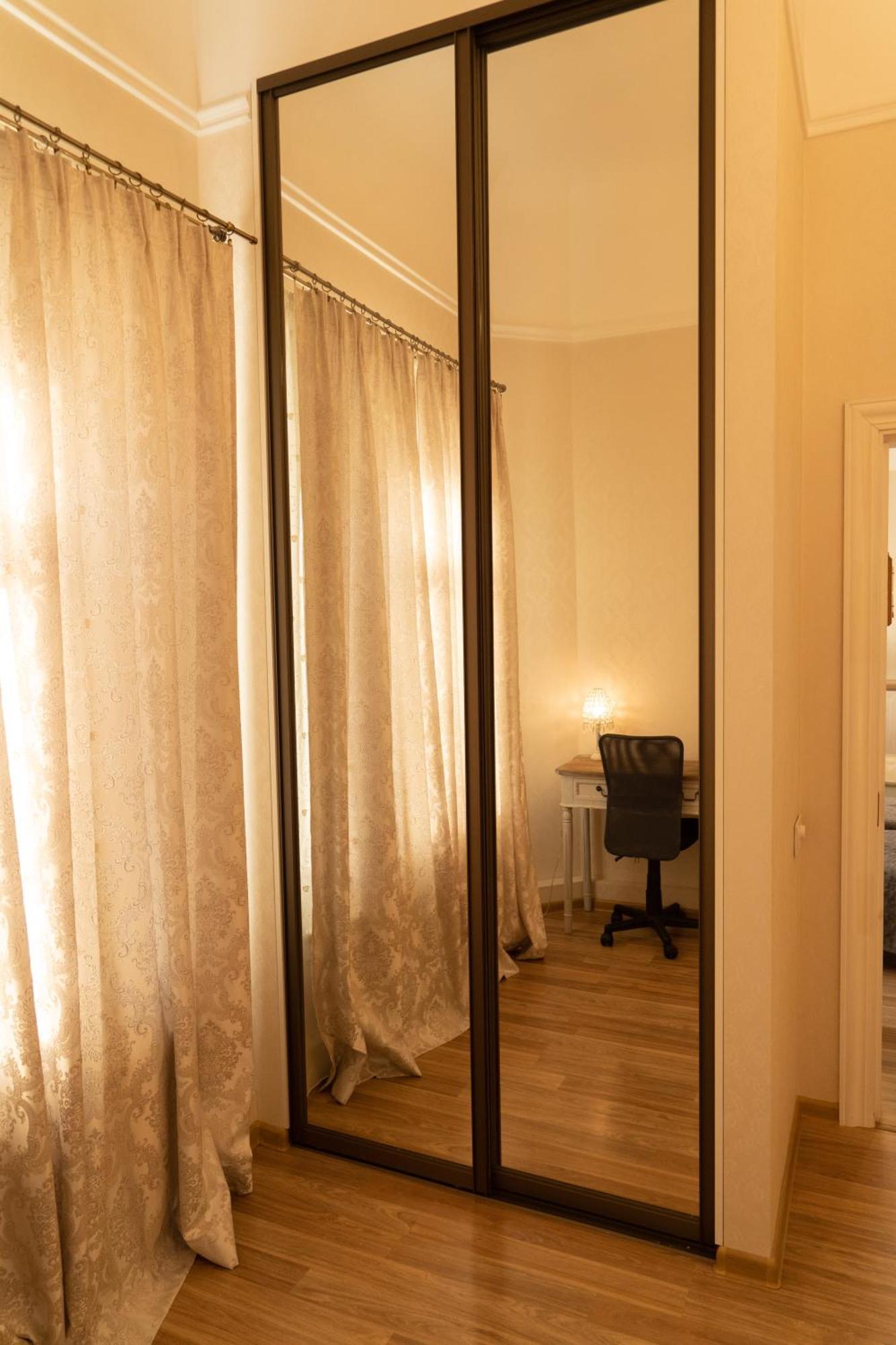 Elegant Apartment In Historical Centre & Free Locked Parking Riga Exterior foto