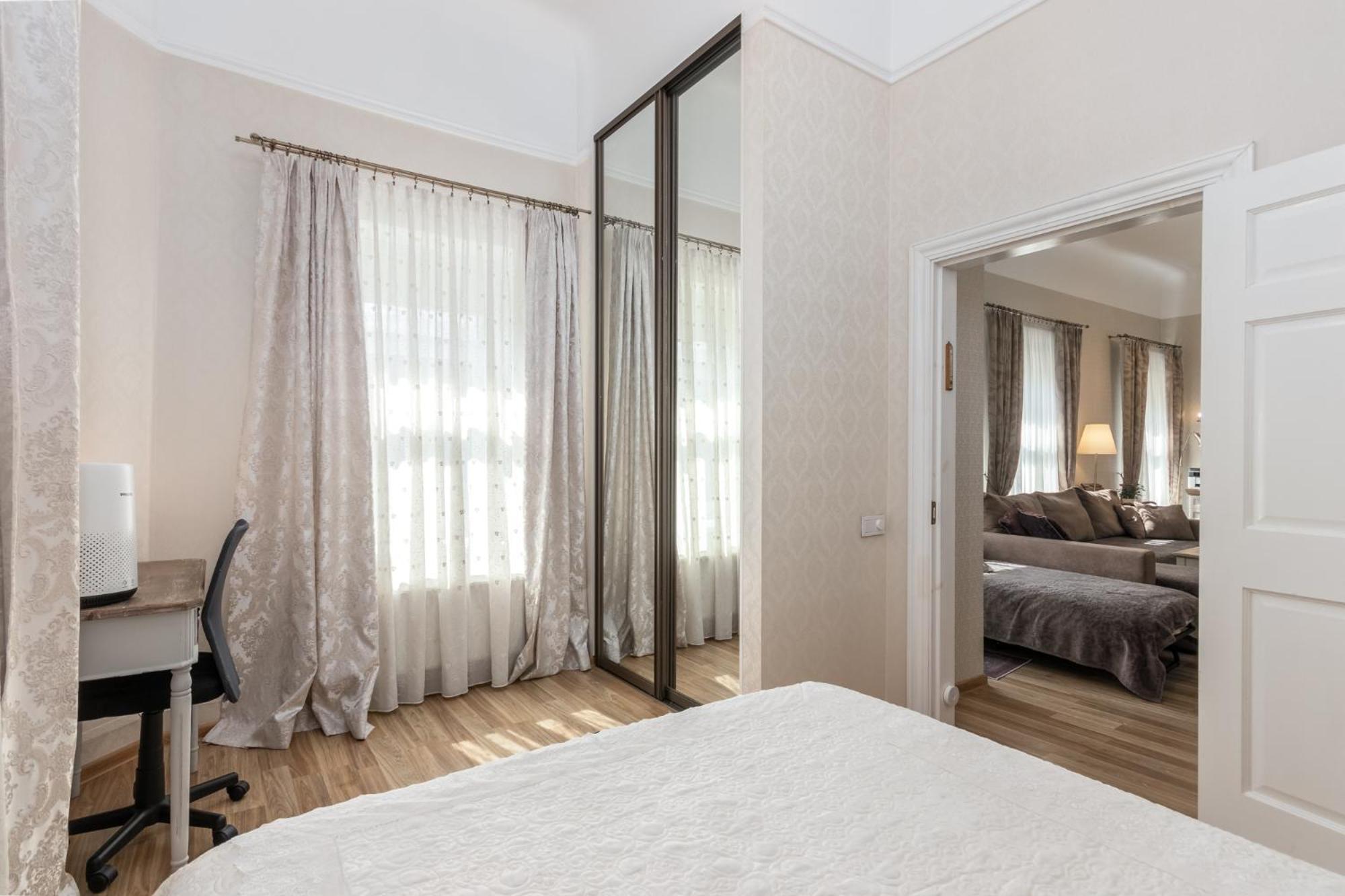 Elegant Apartment In Historical Centre & Free Locked Parking Riga Exterior foto