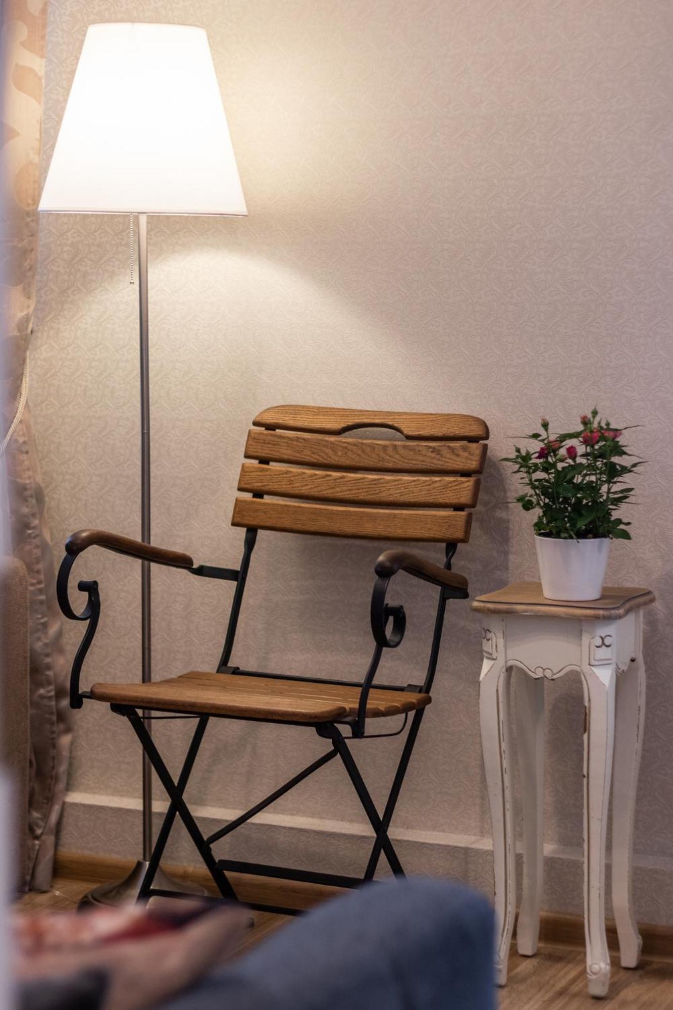 Elegant Apartment In Historical Centre & Free Locked Parking Riga Exterior foto