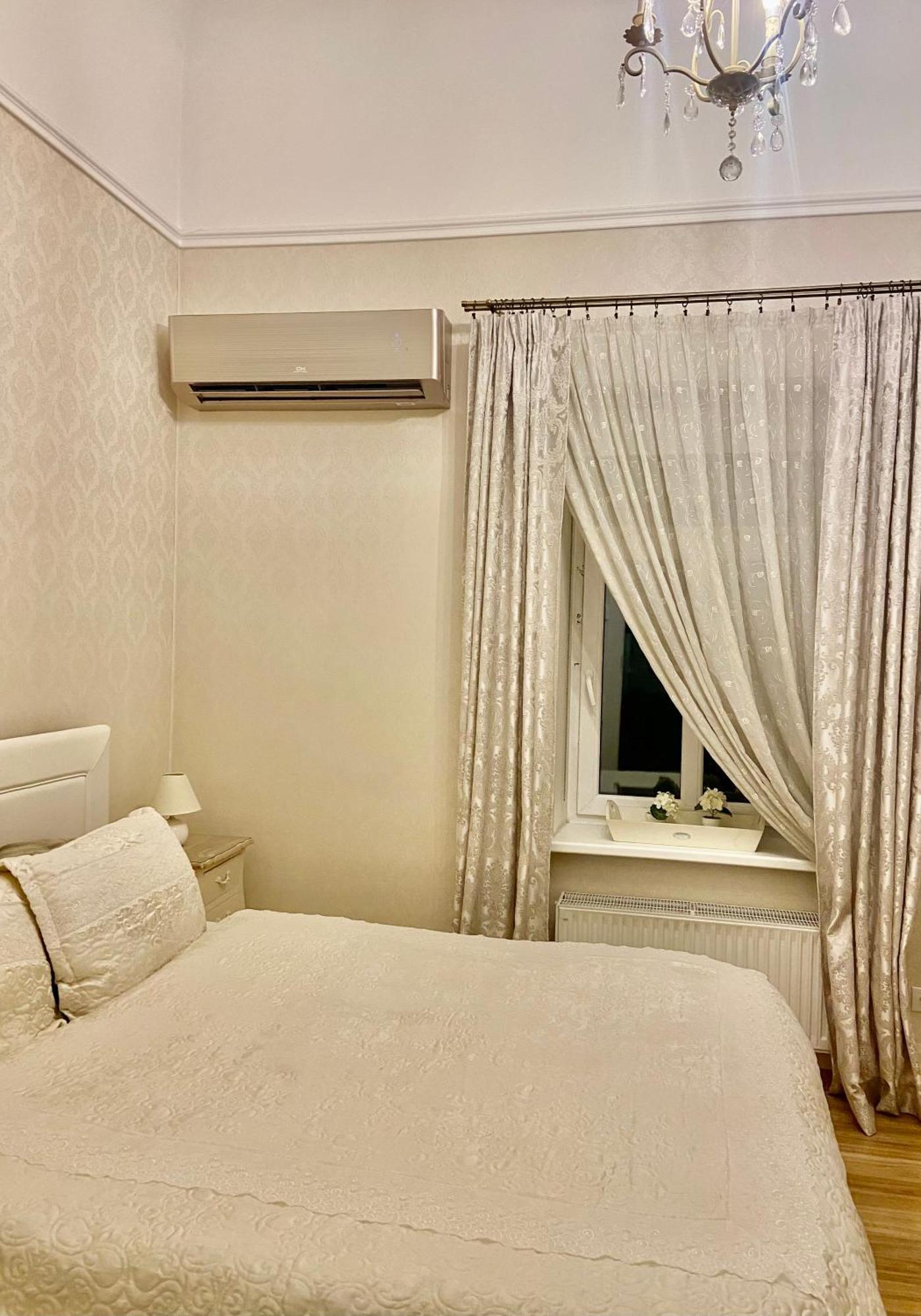 Elegant Apartment In Historical Centre & Free Locked Parking Riga Exterior foto